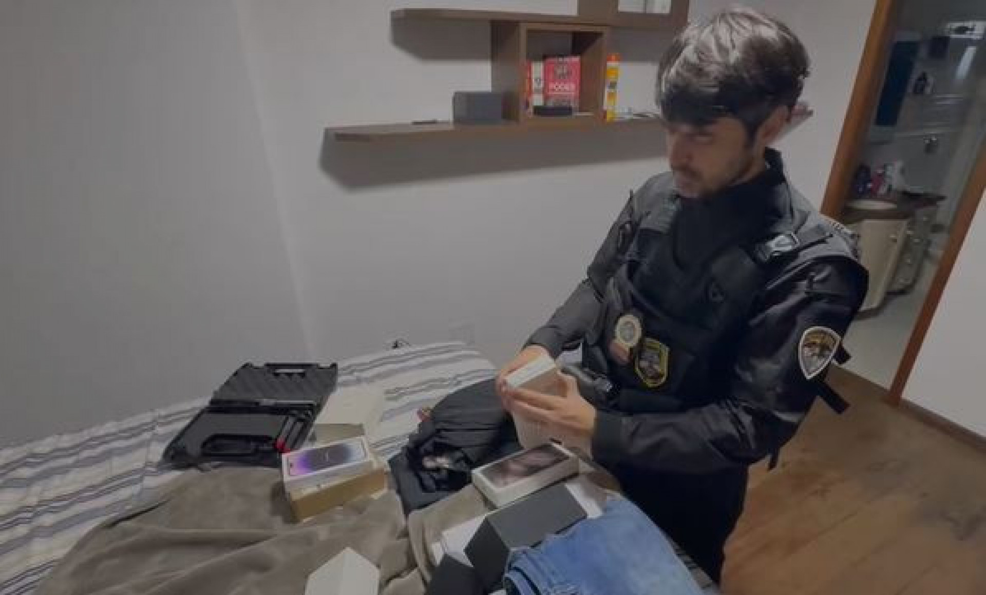 Agentes cumprem mandados de busca e apreens&atilde;o em diferentes endere&ccedil;os