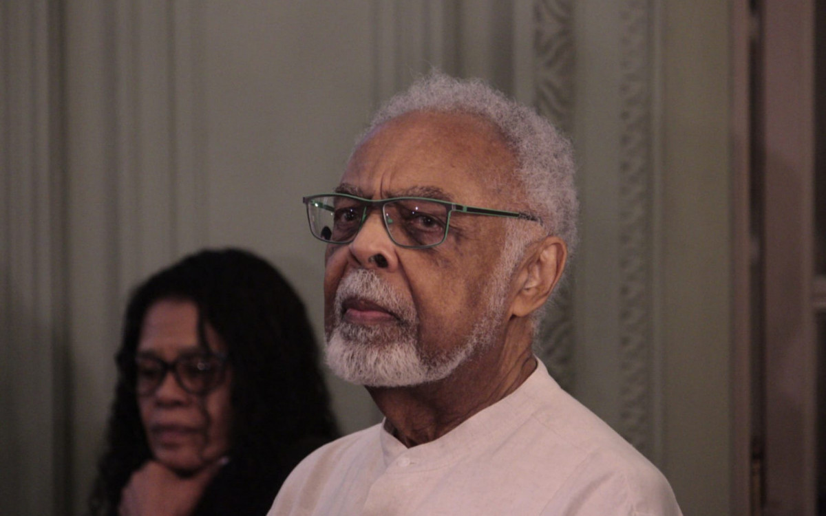 Gilberto Gil compareceu ao velório do amigo Zuenir Ventura