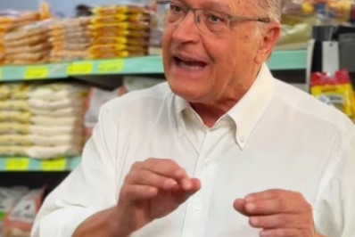 Alckmin vai ao supermercado e diz que governo controlou inflação