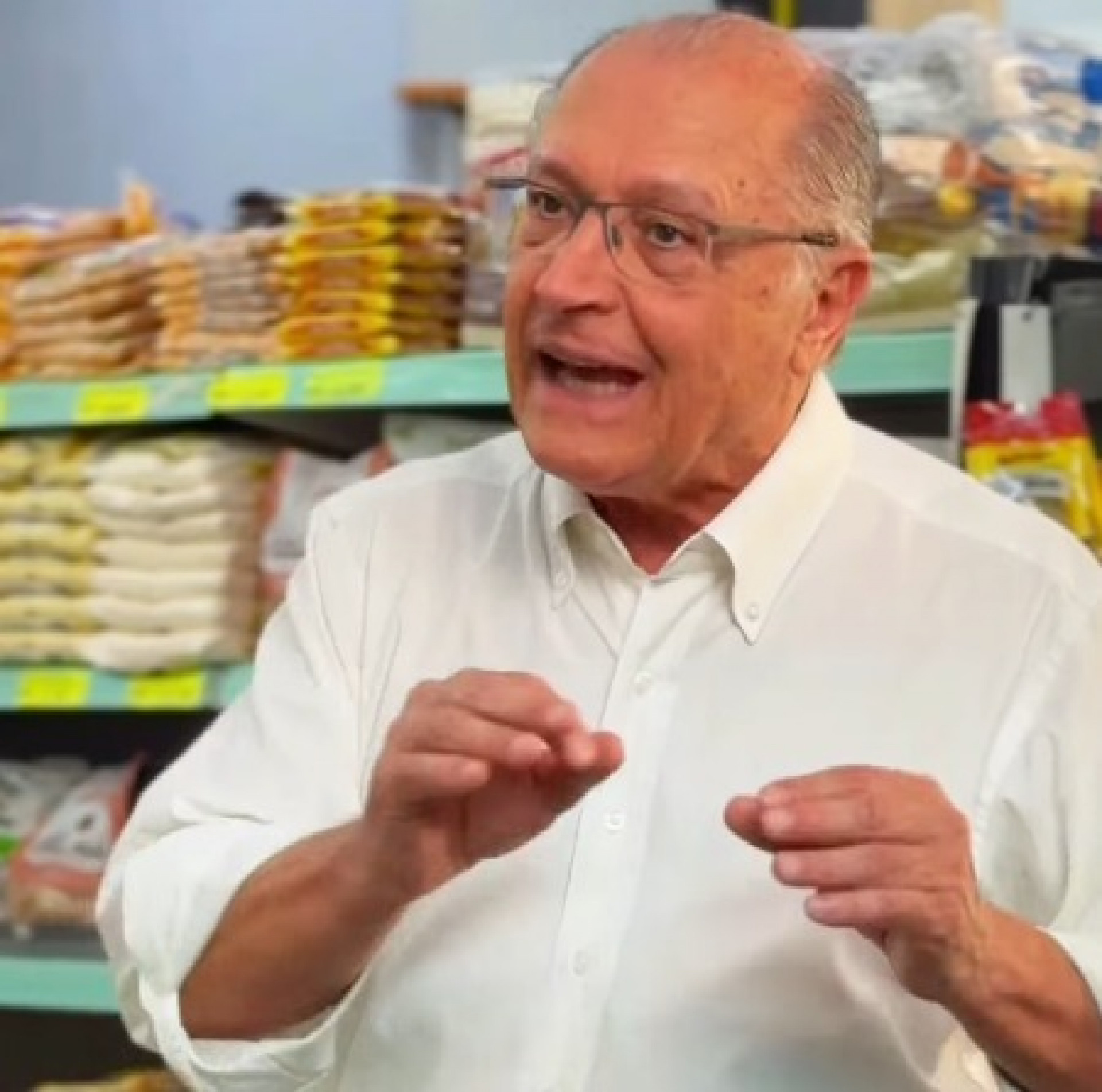 Alckmin vai ao supermercado e diz que governo controlou inflação