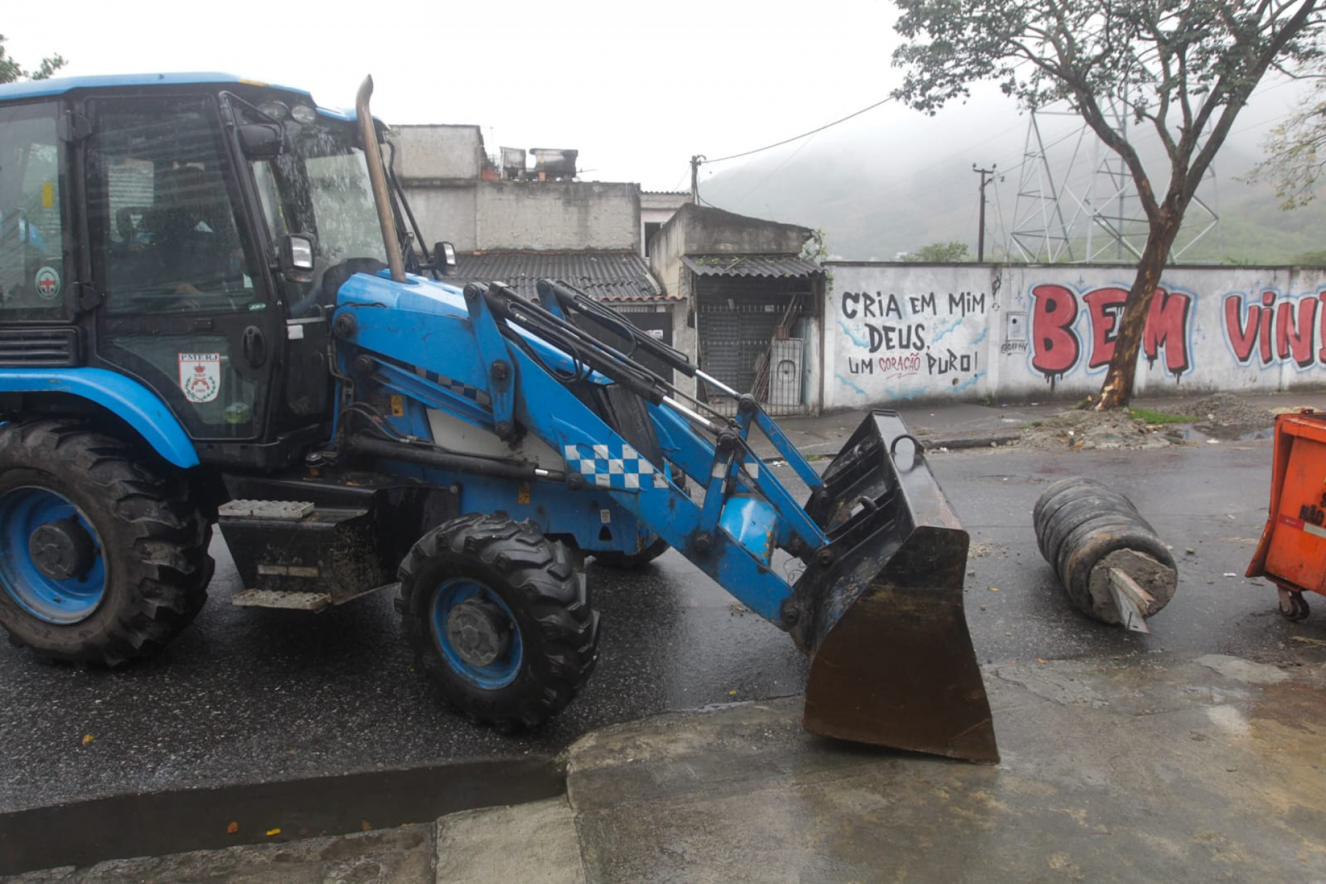 Policias militares retiram barricadas da comunidade do Fubá, na Zona Norte do Rio - Reginaldo Pimenta / Agência O Dia