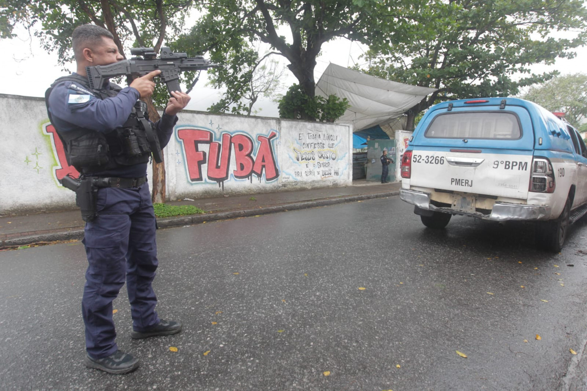 9º BPM (Rocha Miranda) atuou em acessos ao Campinho
e Fubá - Fotos de Reginaldo Pimenta