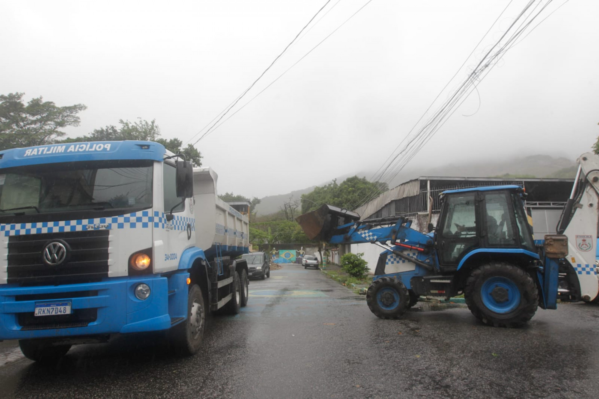 Policias militares retiram barricadas da comunidade do Fubá, na Zona Norte do Rio - Reginaldo Pimenta / Agência O Dia