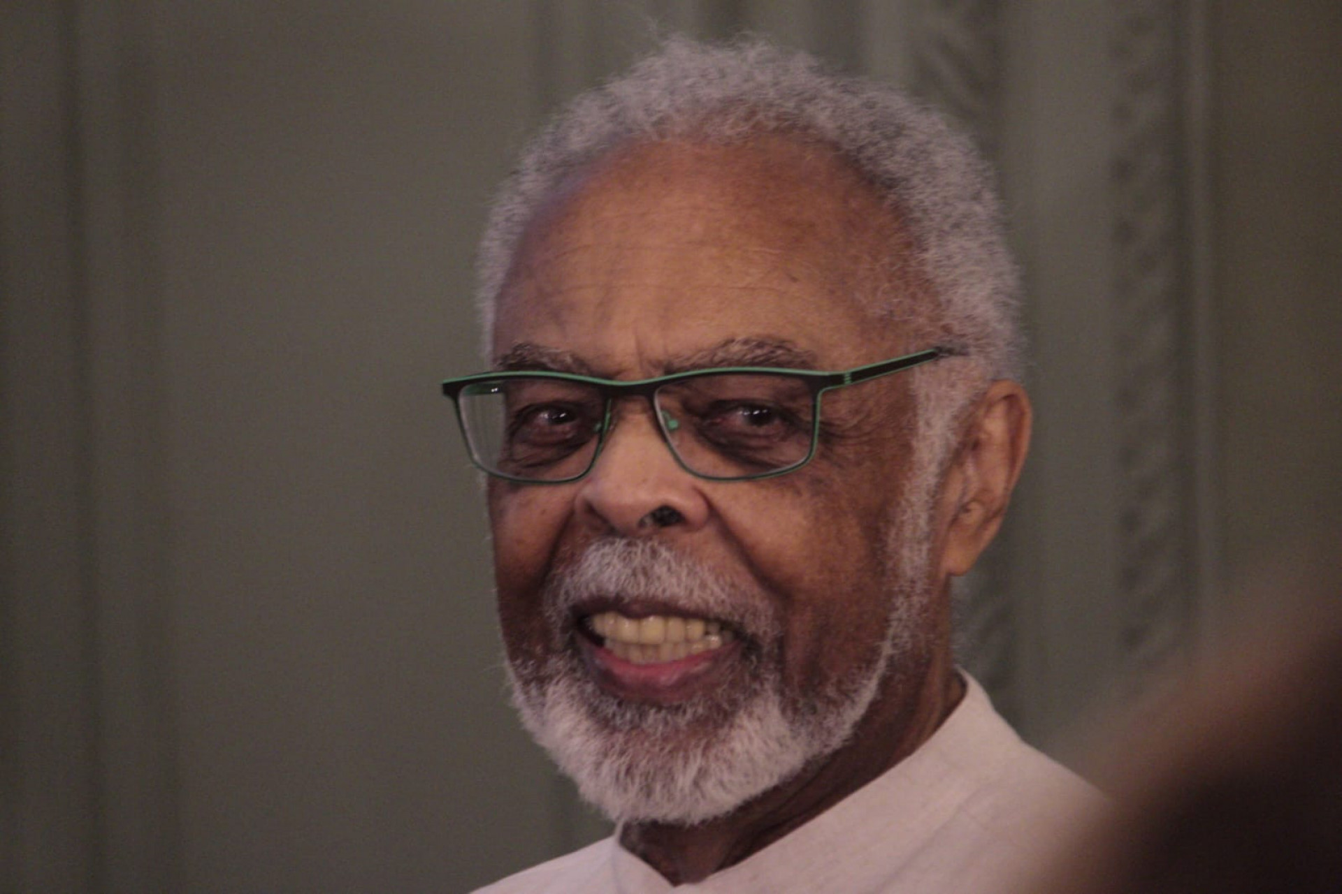 Gilberto Gil compareceu ao velório do amigo Zuenir Ventura - Carlos Elias Junior / Agência O Dia