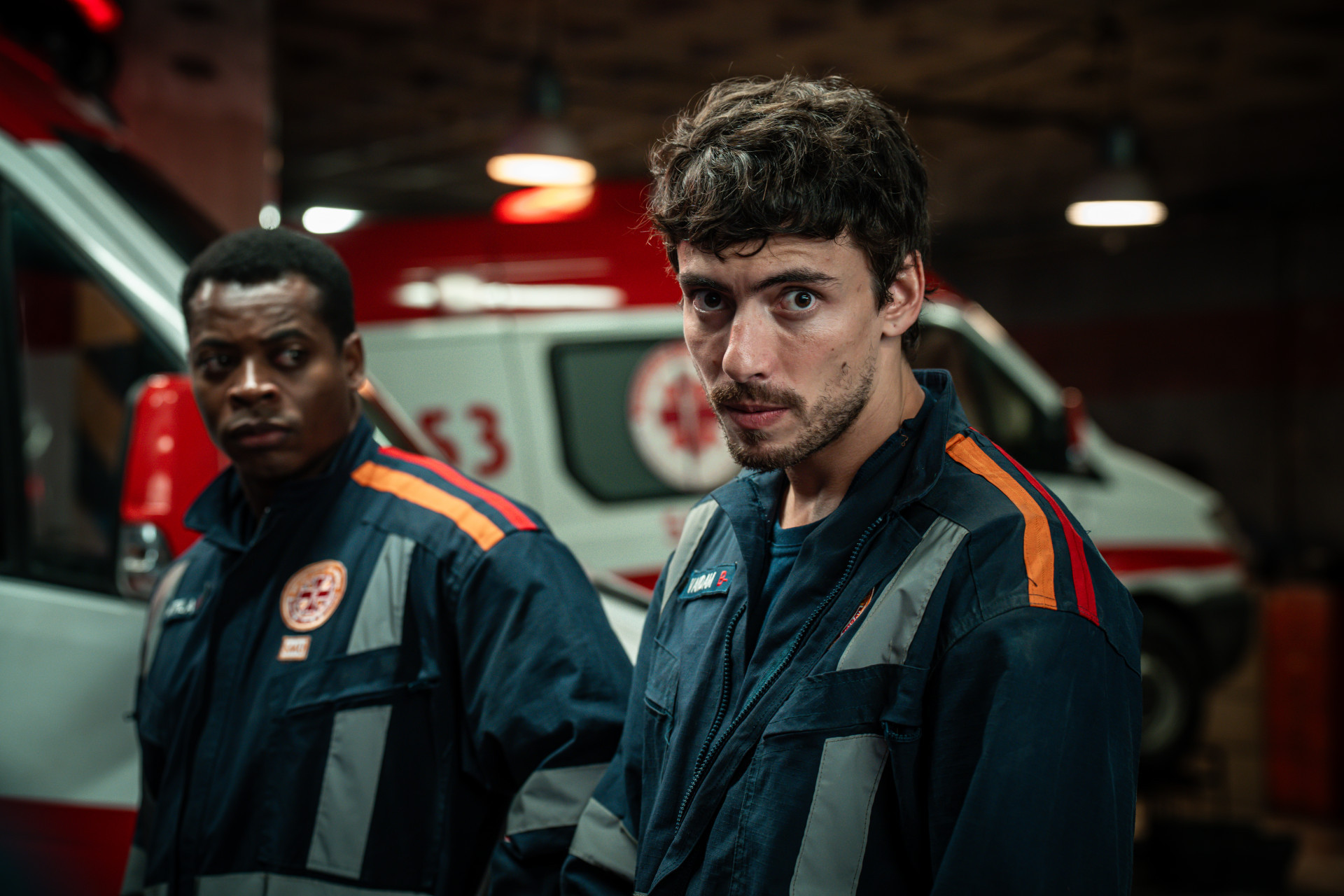 Jaffar Bambirra encara rotina dos socorristas em nova s&eacute;rie do Globoplay - Reprodu&ccedil;&atilde;o / Laura Campanella