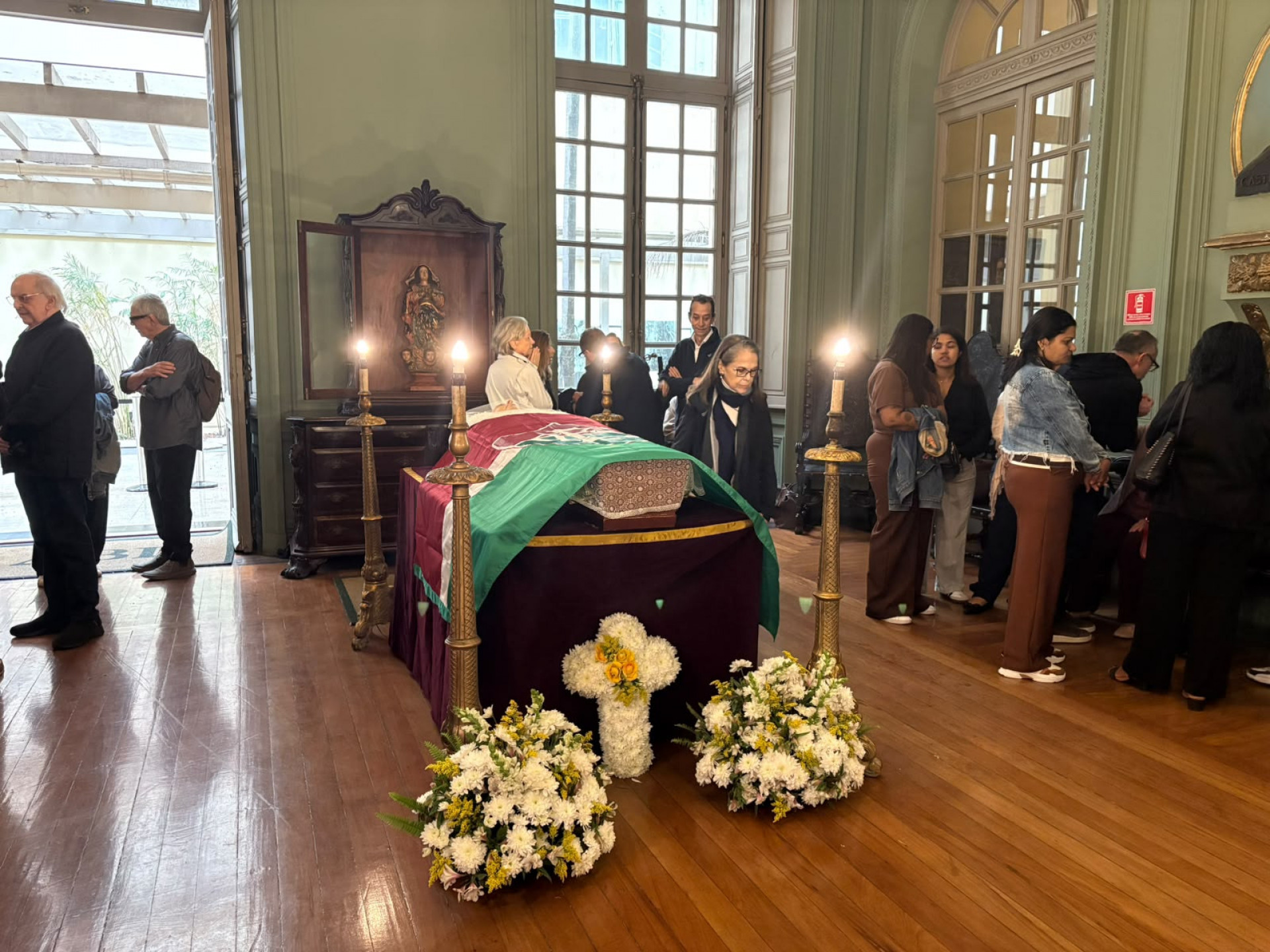 Zuenir Ventura foi velado com a bandeira do Fluminense - Fred Vidal / Agência O Dia