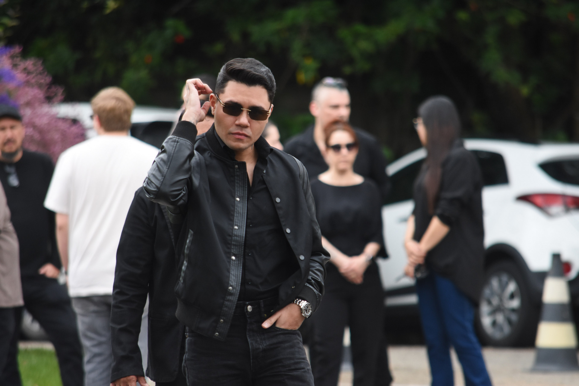 Felipe Araújo se emocionou ao chegar no cemitério - Will Dias / Brazil News