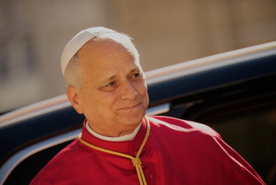 Papa Leão XIV passa noite tranquila após cirurgia para tratar câncer