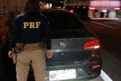 Carro roubado em São Gonçalo é recuperado na Via Dutra