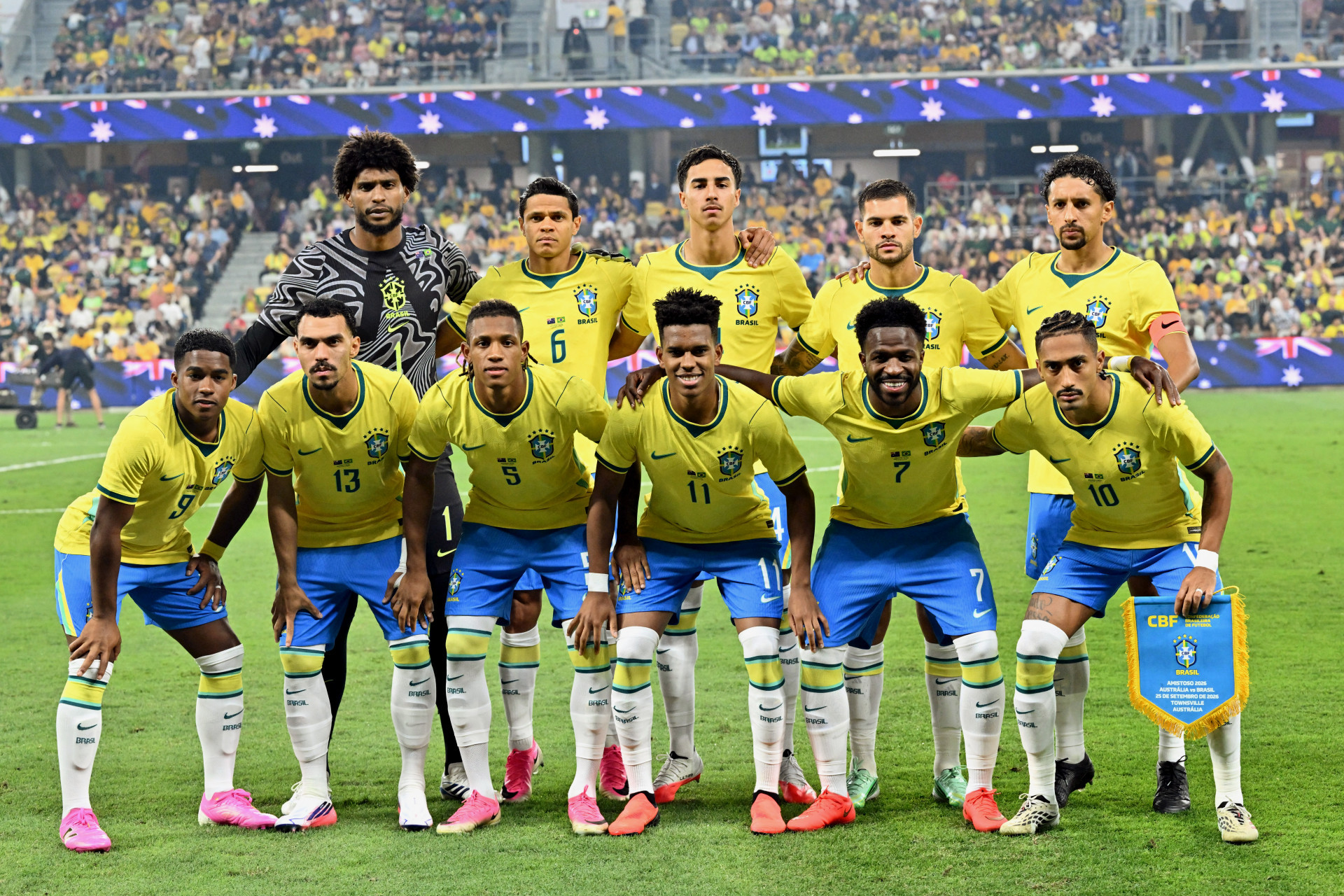 Time titular do Brasil para o amistoso com a Austrália, em Towsville - Saeed Khan / AFP