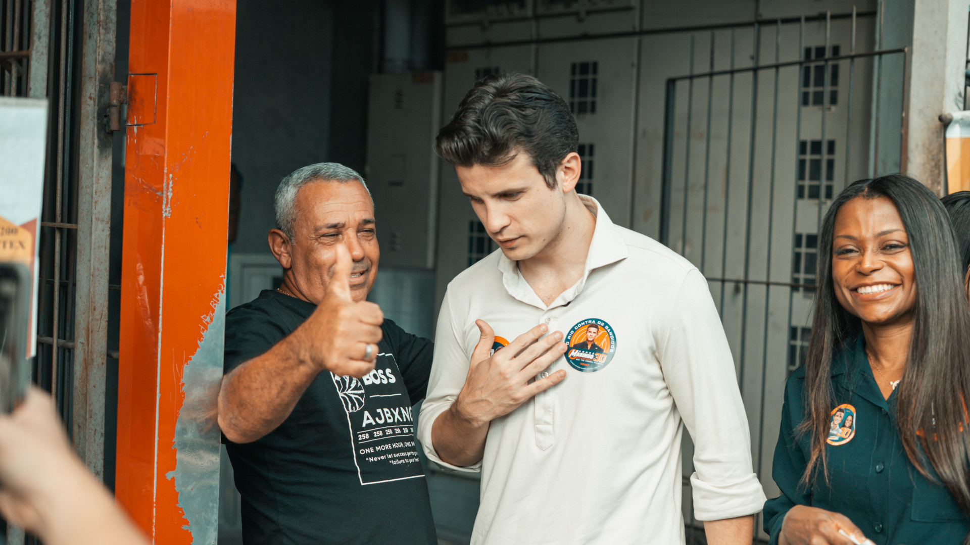 André Marinho (Novo) panfletou em Santa Cruz, na Zona Oeste - Divulgação