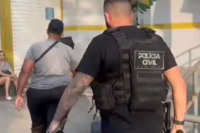 Polícia prende mulher que proibia circulação de motoristas em Magé