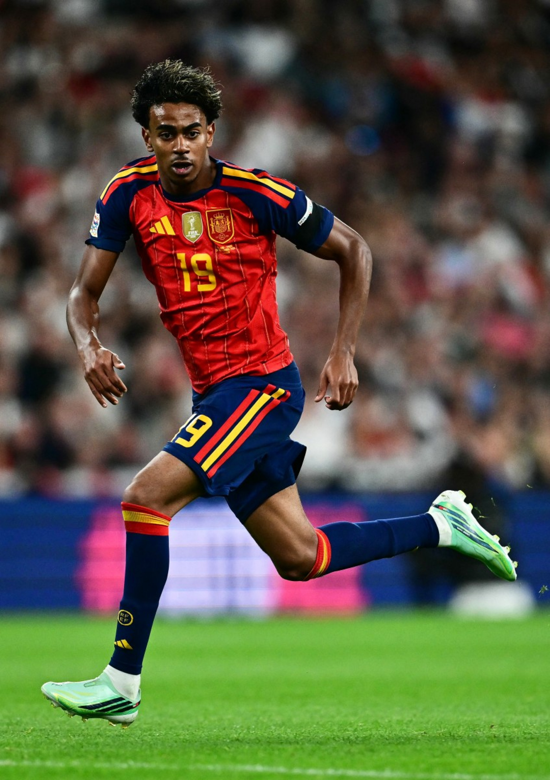 Yamal marcou o primeiro gol da Espanha na vitória por 3 a 2