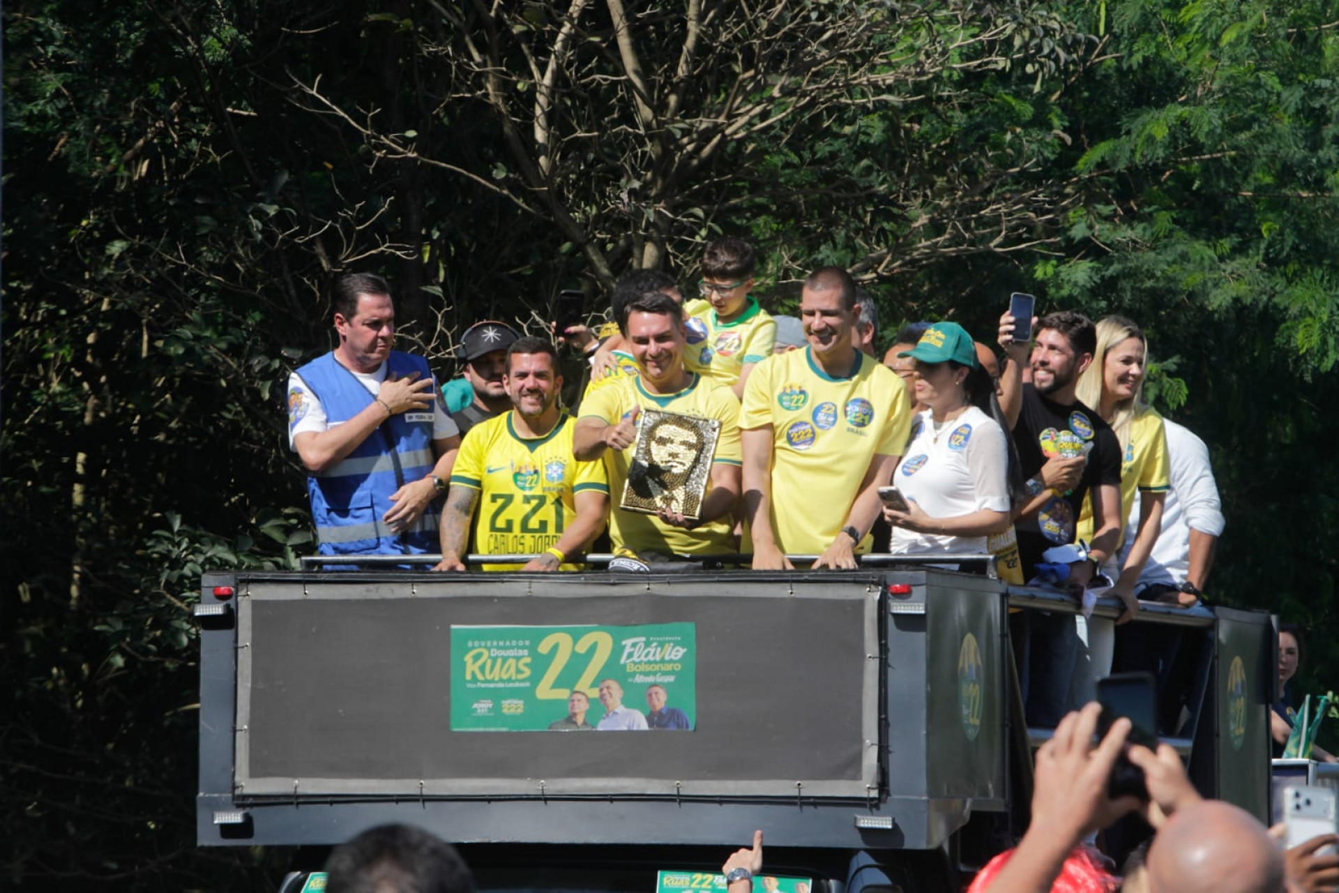 Comício de Flávio Bolsonaro e Douglas Ruas reúne multidão na Zona Sudoeste do Rio - Reginaldo Pimenta / Agência O Dia