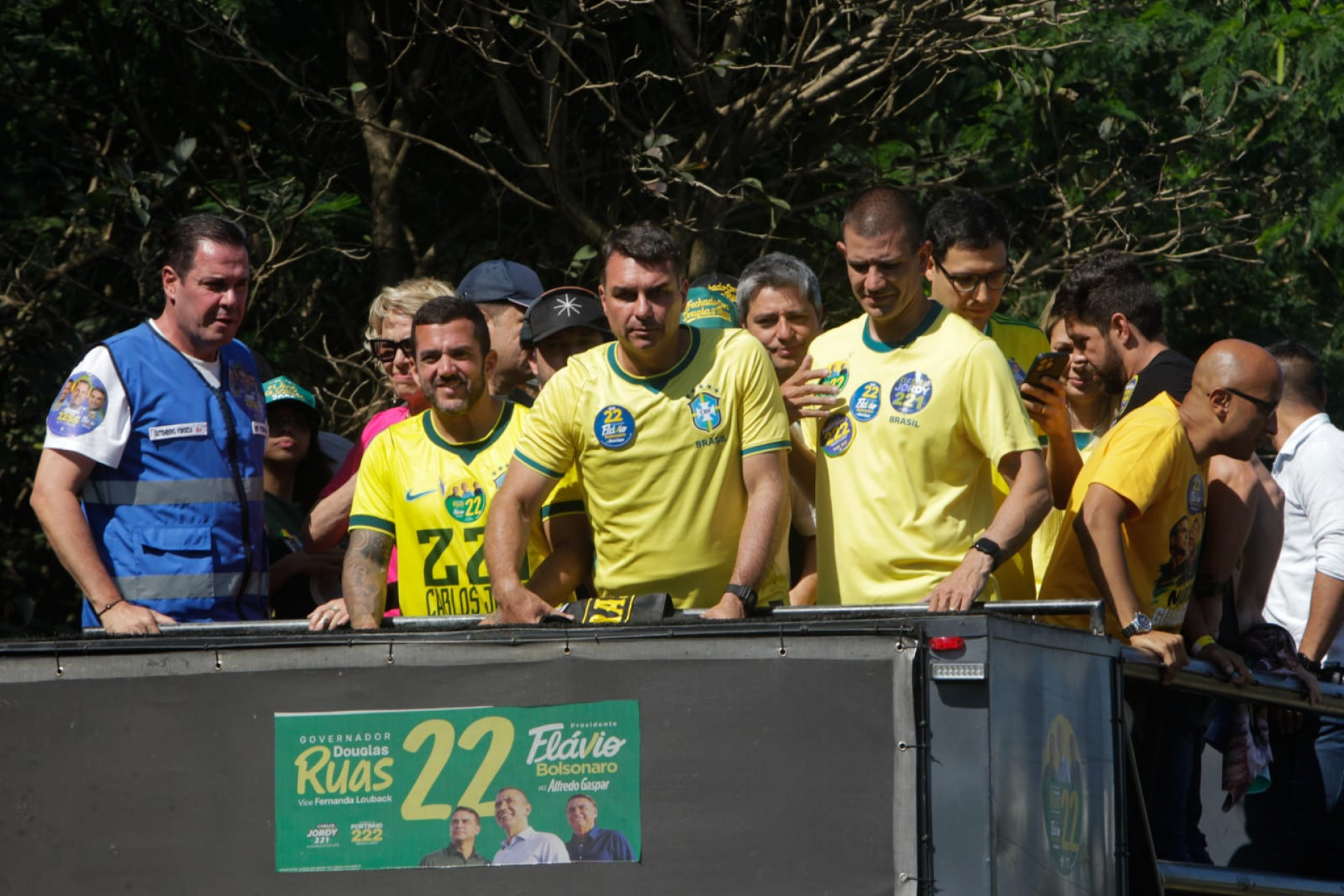 Comício de Flávio Bolsonaro e Douglas Ruas reúne multidão na Zona Sudoeste do Rio - Reginaldo Pimenta 