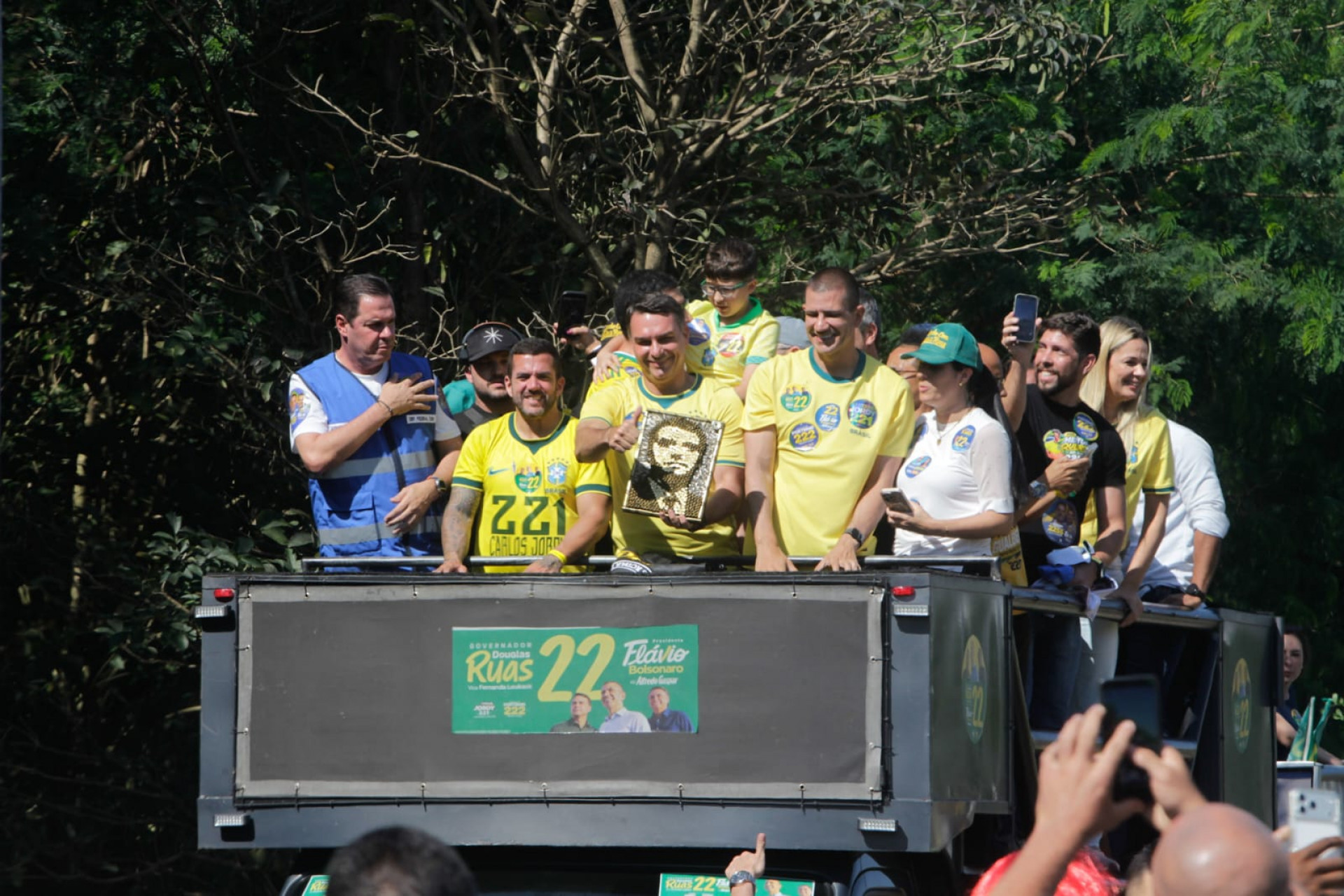 Comício de Flávio Bolsonaro e Douglas Ruas reúne multidão na Zona Sudoeste do Rio - Reginaldo Pimenta / Agência O Dia