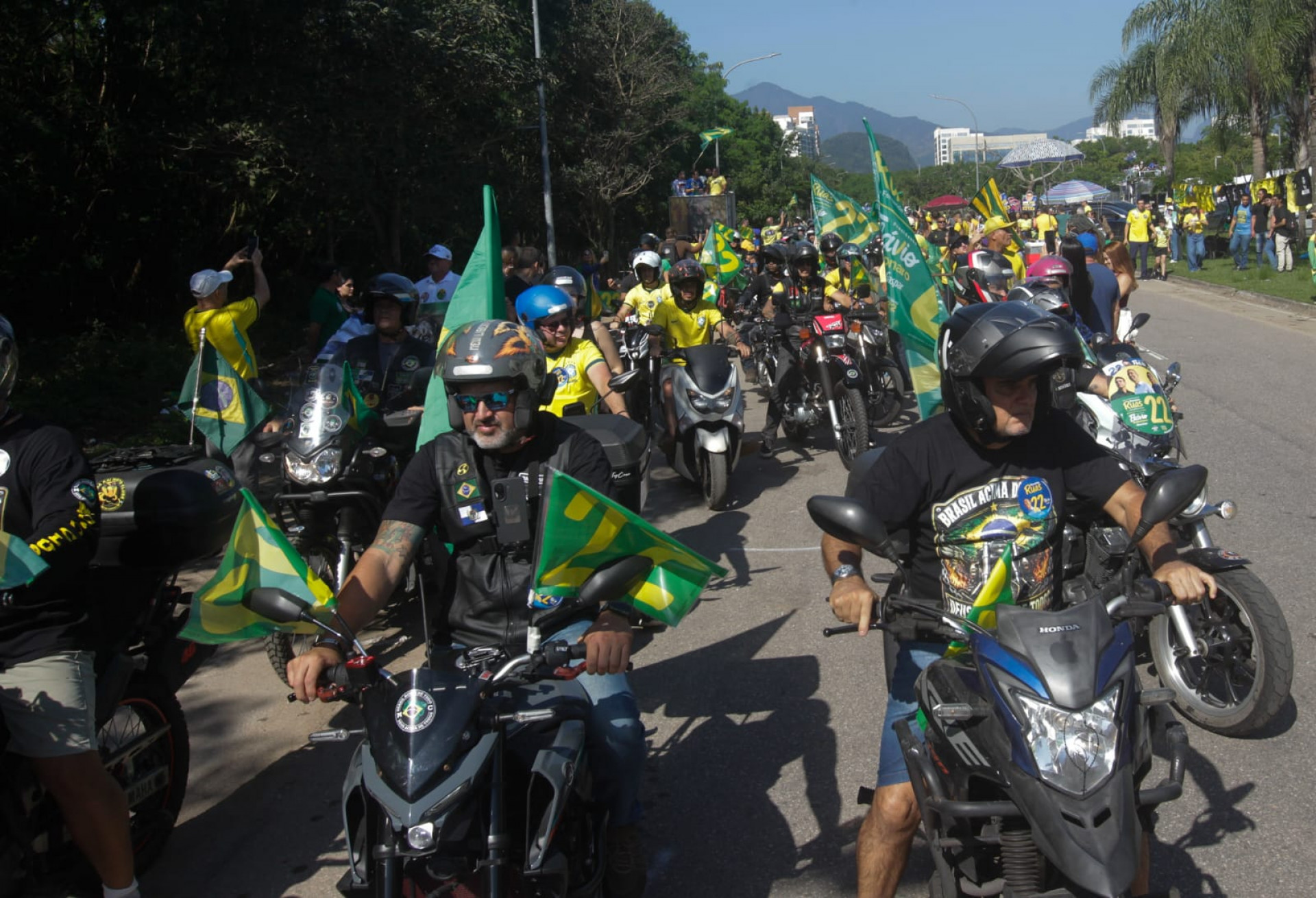 Comício de Flávio Bolsonaro e Douglas Ruas reúne multidão na Zona Sudoeste do Rio - Reginaldo Pimenta / Agência O Dia