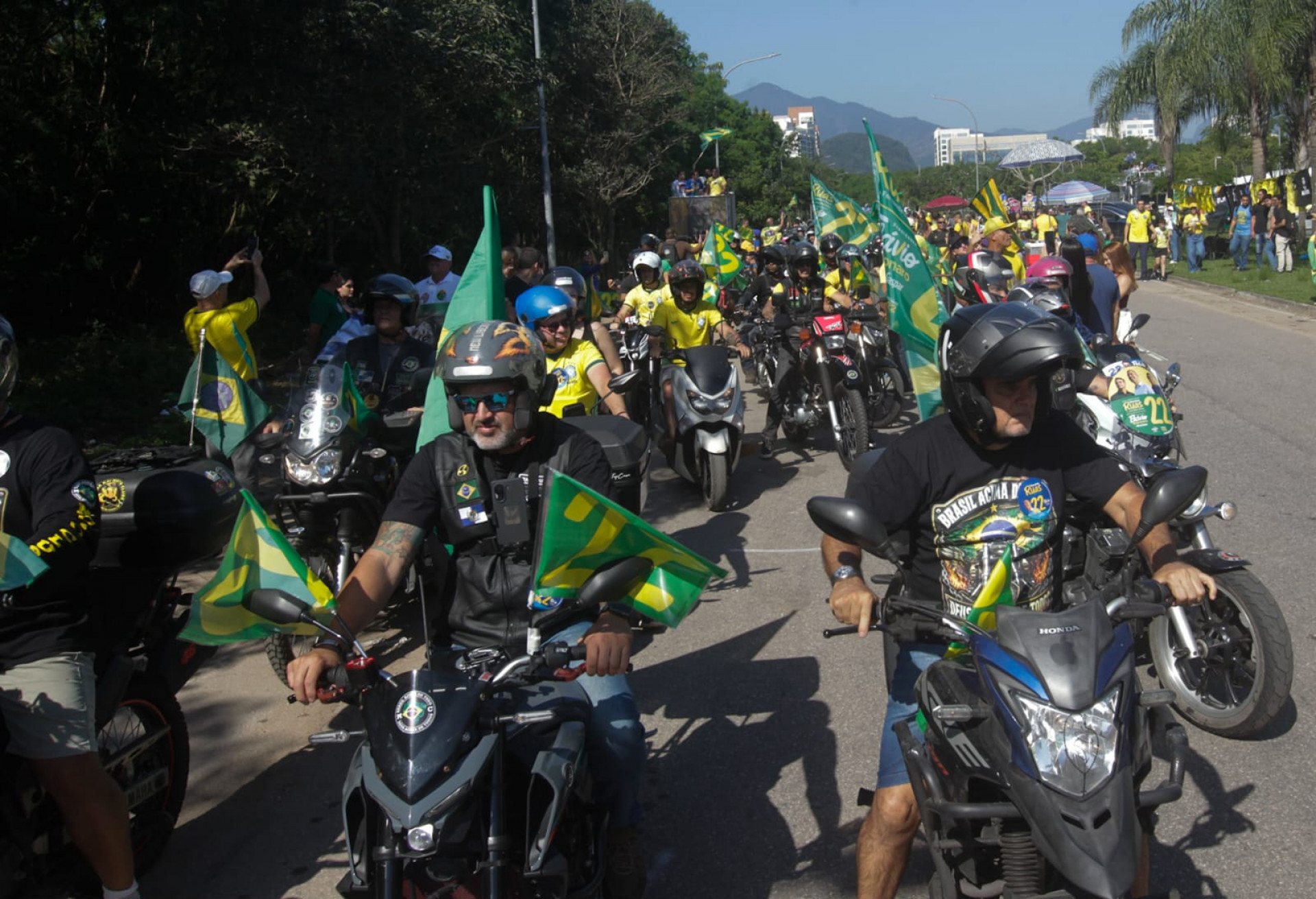 Comício de Flávio Bolsonaro e Douglas Ruas reúne multidão na Zona Sudoeste do Rio - Reginaldo Pimenta / Agência O Dia
