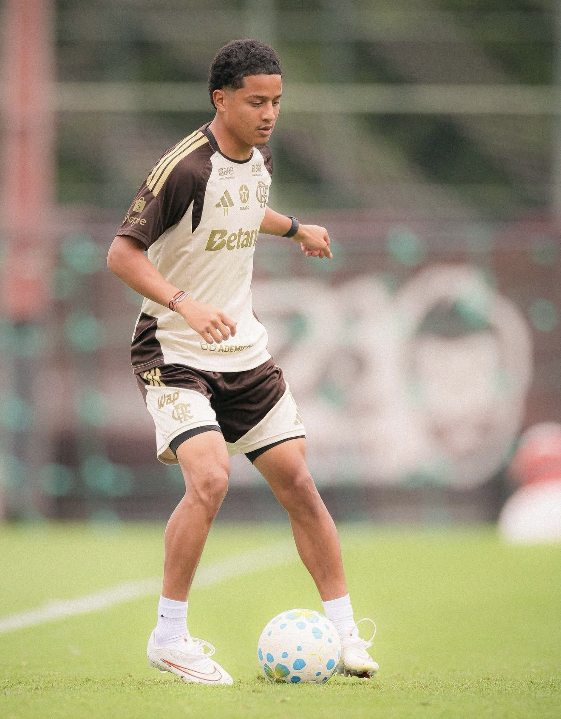 Flamengo confia no futuro do novo atacante equatoriano, apesar de início discreto