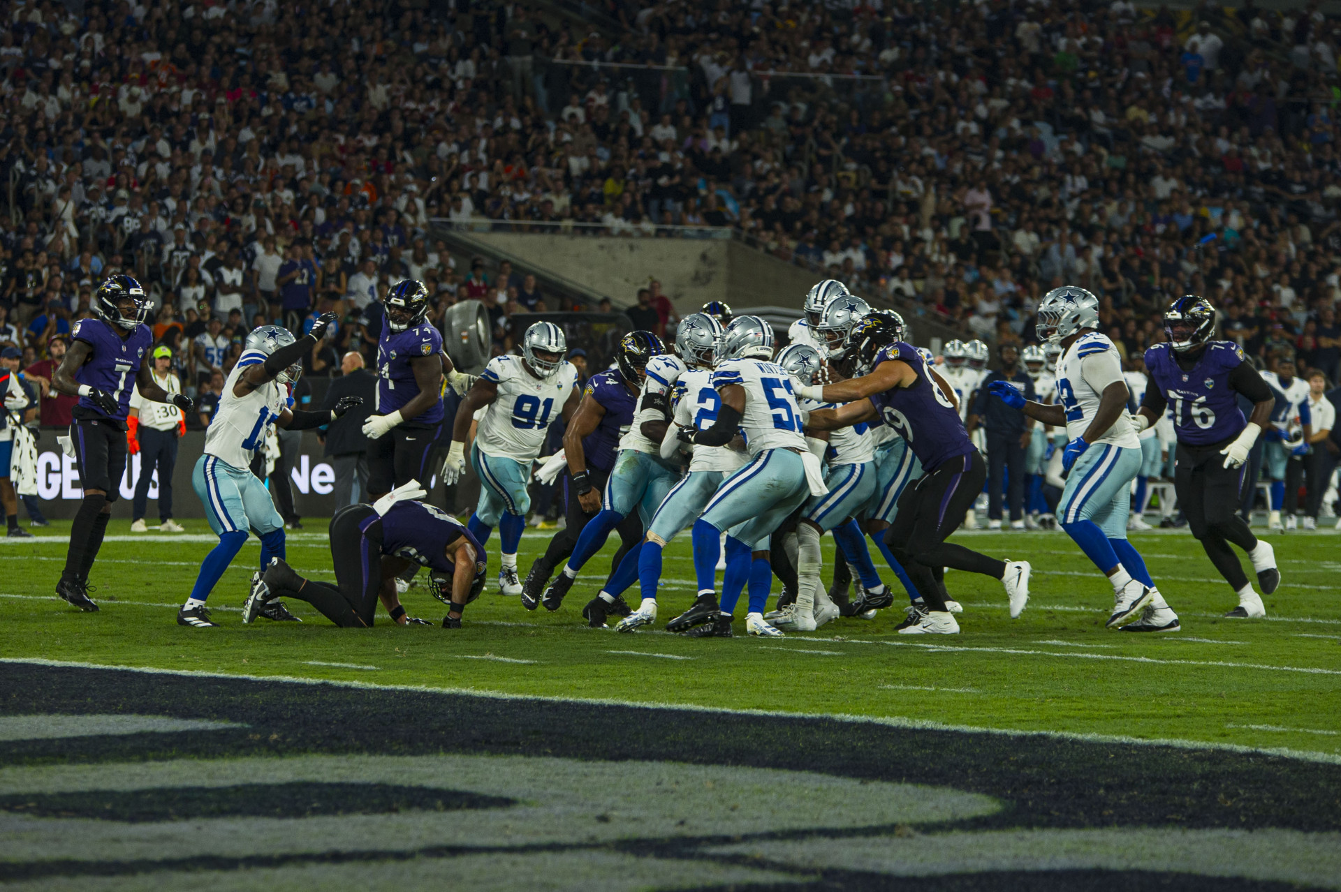 Dallas Cowboys e Baltimore Ravens se enfrentaram neste domingo (27), no Maracan&atilde; - Armando Paiva/Parceiro/Ag&ecirc;ncia O Dia