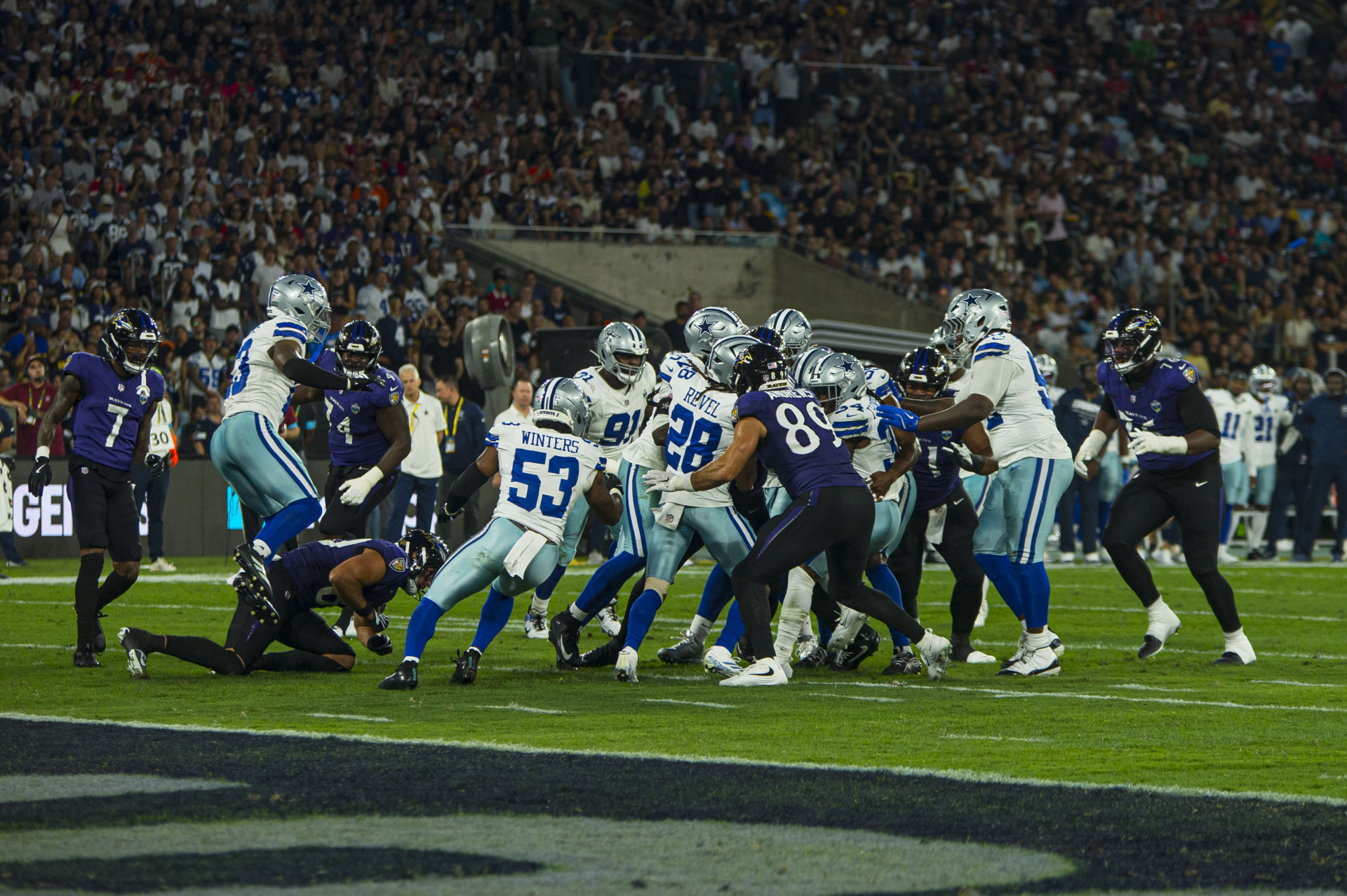 Dallas Cowboys e Baltimore Ravens se enfrentaram neste domingo (27), no Maracan&atilde; - Armando Paiva/Parceiro/Ag&ecirc;ncia O Dia