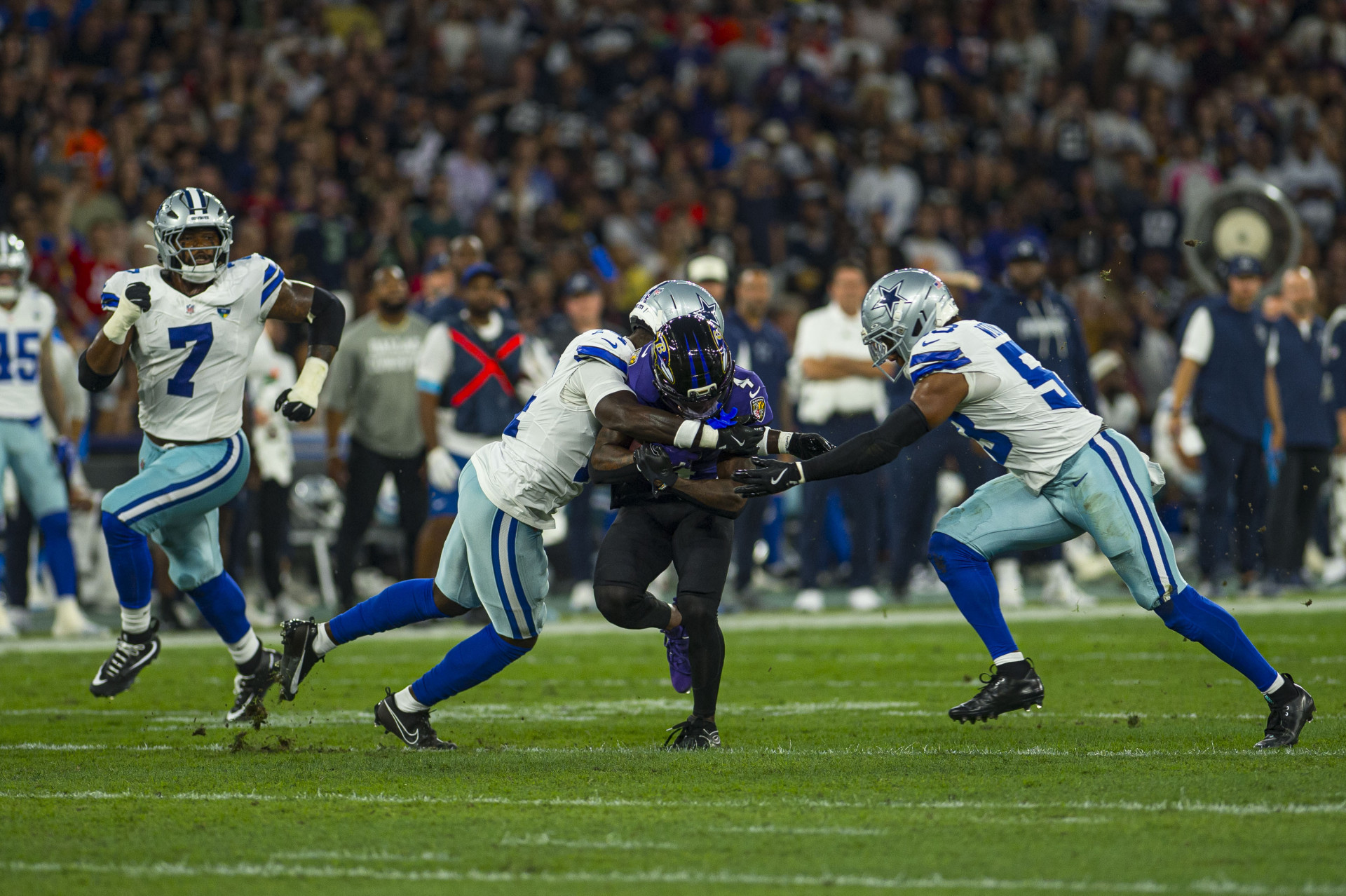 Dallas Cowboys e Baltimore Ravens se enfrentaram neste domingo (27), no Maracan&atilde; - Armando Paiva/Parceiro/Ag&ecirc;ncia O Dia