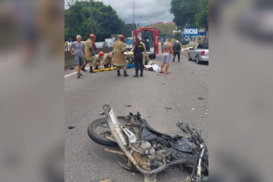 Colisão na RJ104 deixa um morto e um ferido na descida da Caixa d’Água