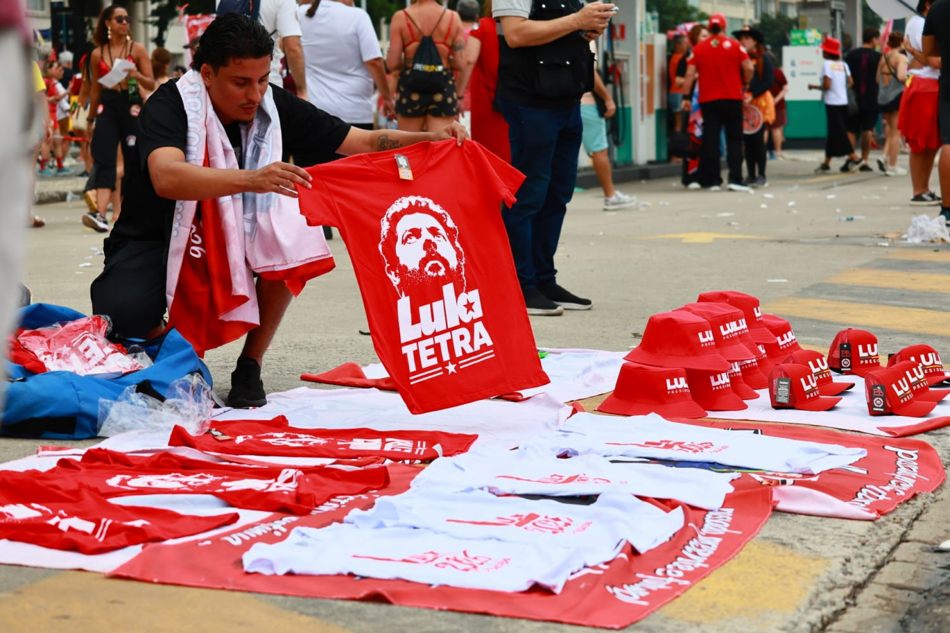Ato em Copacabana reuniu multidão em apoio ao presidente e candidato à reeleição Lula - Neemias Gonzaga / Parceiro / Agência O Dia