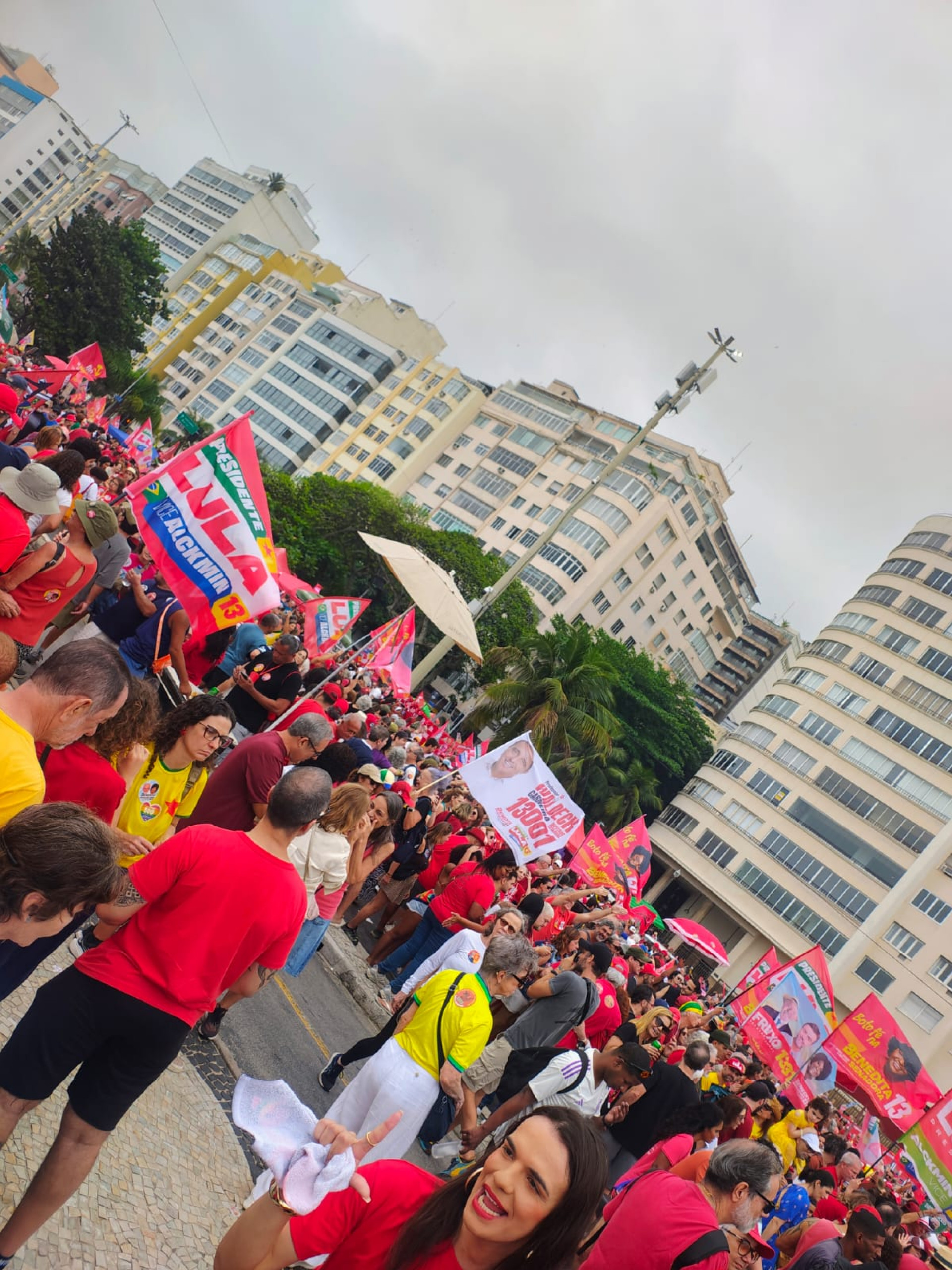 Ato em Copacabana reuniu multidão em apoio ao presidente e candidato à reeleição Lula - Neemias Gonzaga / Parceiro / Agência O Dia
