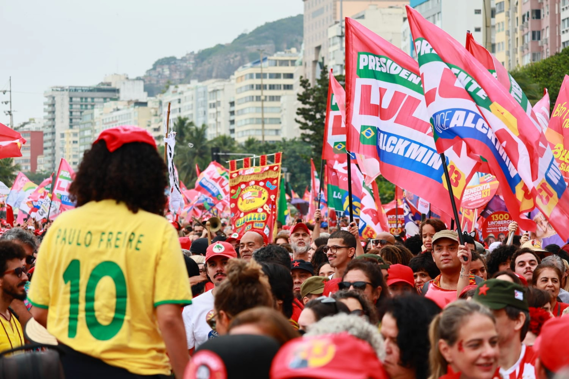 Ato em Copacabana reuniu multidão em apoio ao presidente e candidato à reeleição Lula - Neemias Gonzaga / Parceiro / Agência O Dia