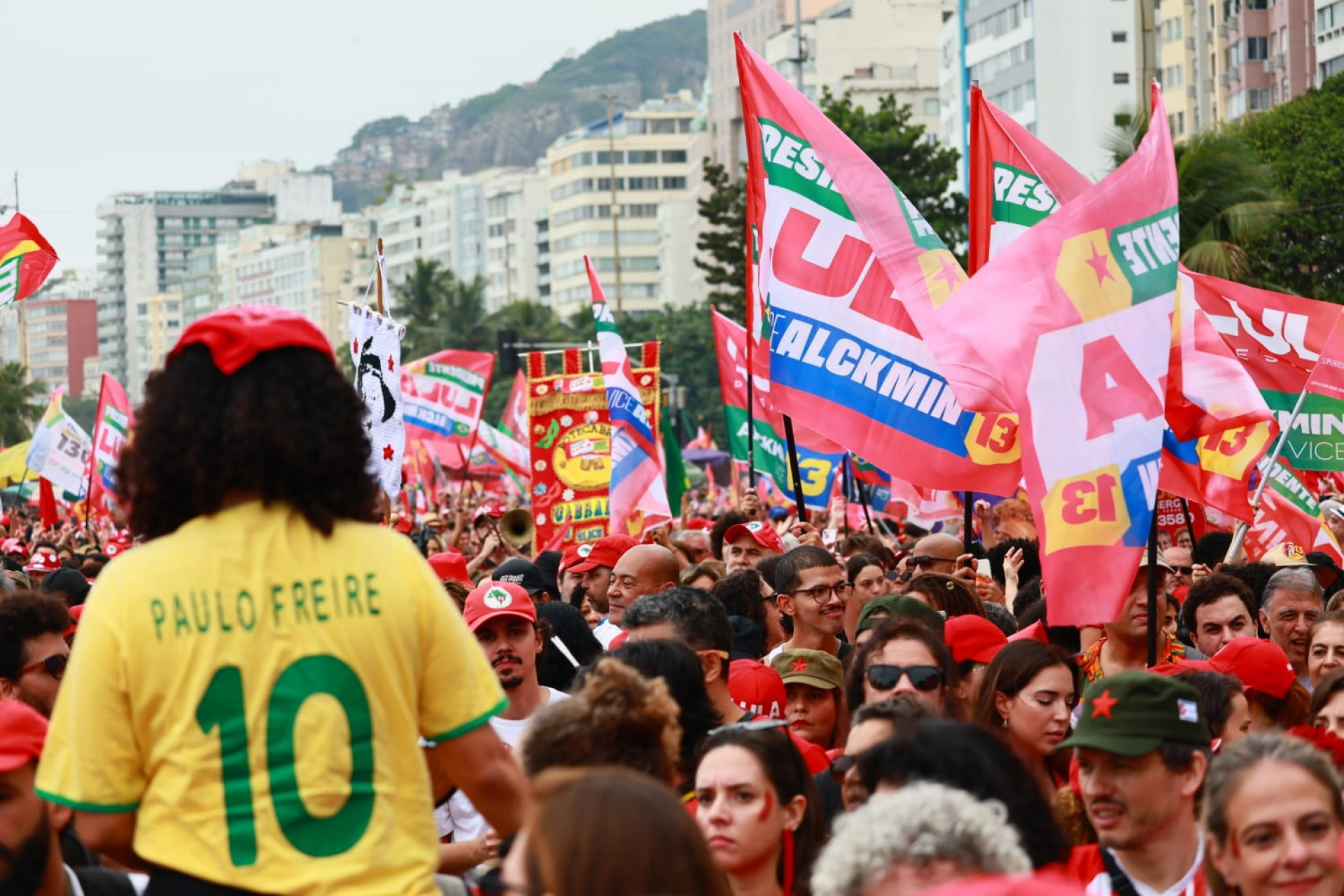 Ato em Copacabana reuniu multidão em apoio ao presidente e candidato à reeleição Lula - Neemias Gonzaga / Parceiro / Agência O Dia