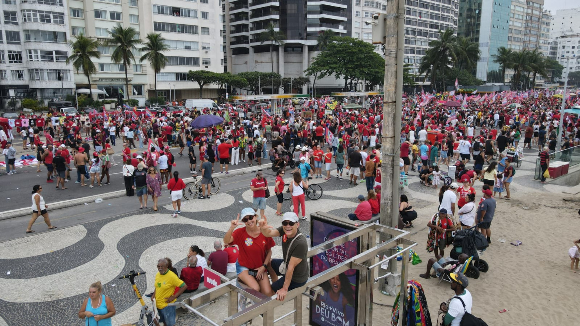Ato em Copacabana reuniu multidão em apoio ao presidente e candidato à reeleição Lula - Neemias Gonzaga / Parceiro / Agência O Dia