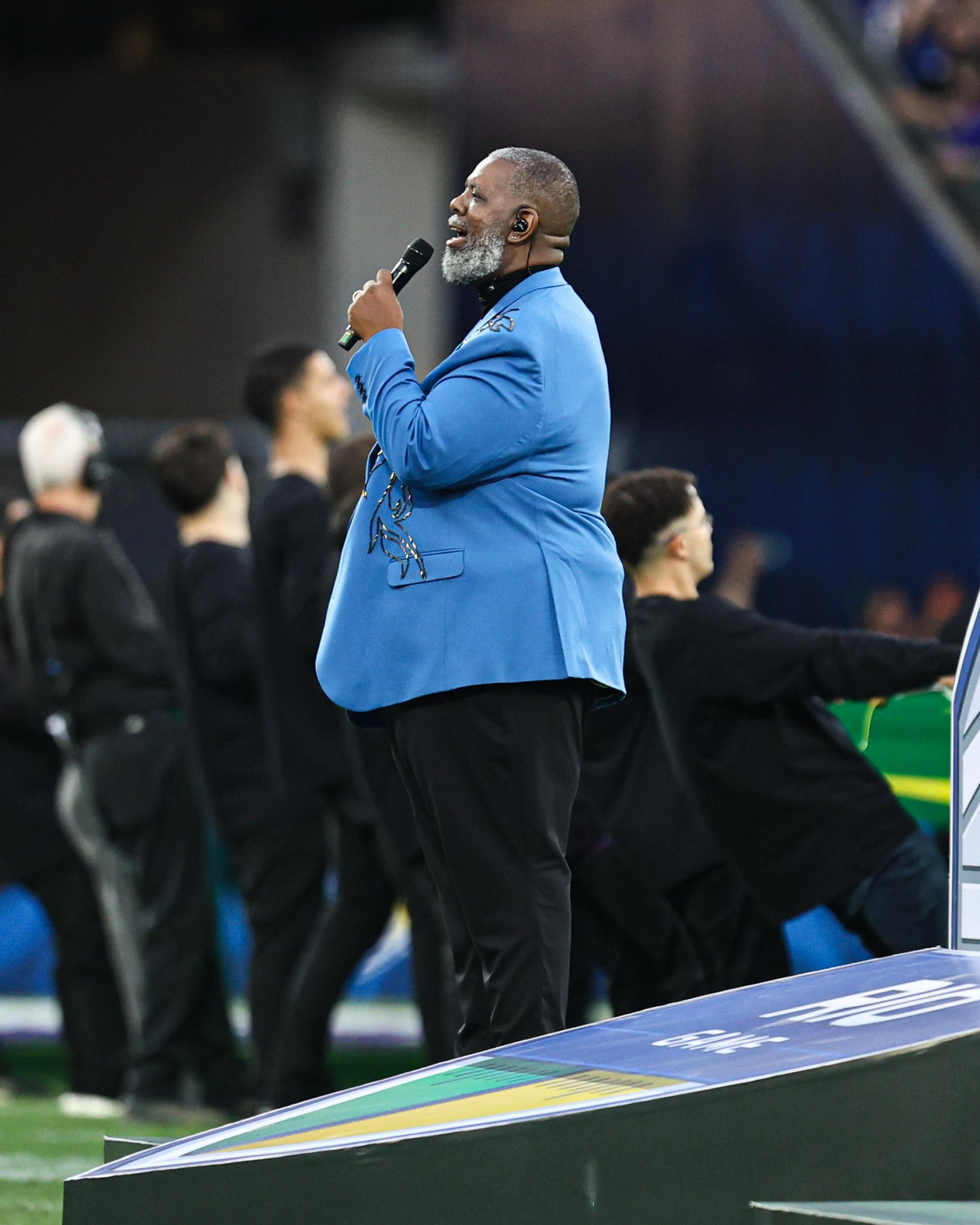 Péricles foi responsável por cantar o hino do Brasil