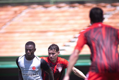 Vasco vence Noroeste em jogo-treino durante Data Fifa