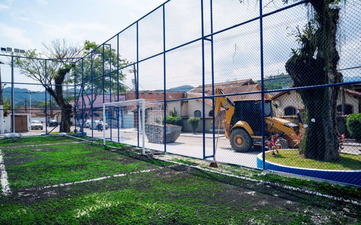 Praça em Xerém é reformada e ganha novos espaços de esporte