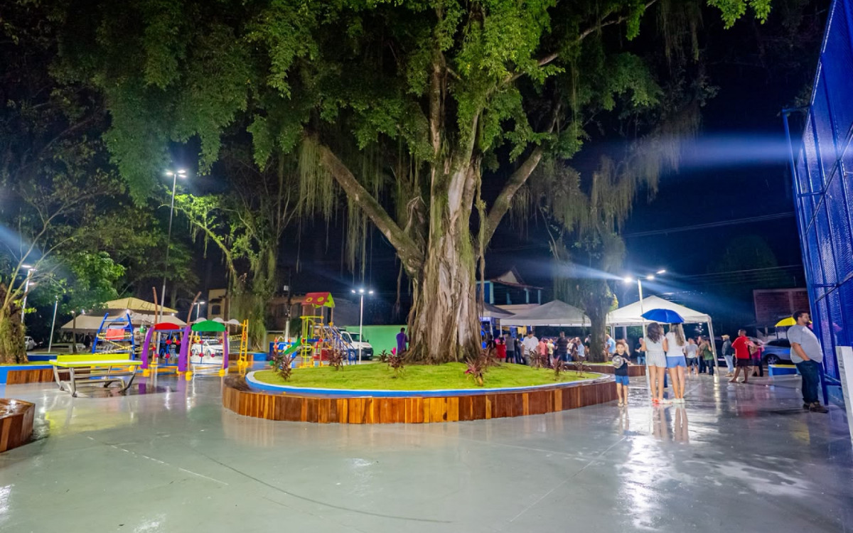 Pra&ccedil;a em Xer&eacute;m &eacute; reformada e ganha novos espa&ccedil;os de esporte - Divulga&ccedil;&atilde;o/Prefeitura de Duque de Caxias