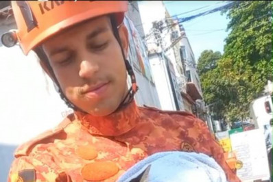 Bombeiros resgatam gata em rio na Zona Norte