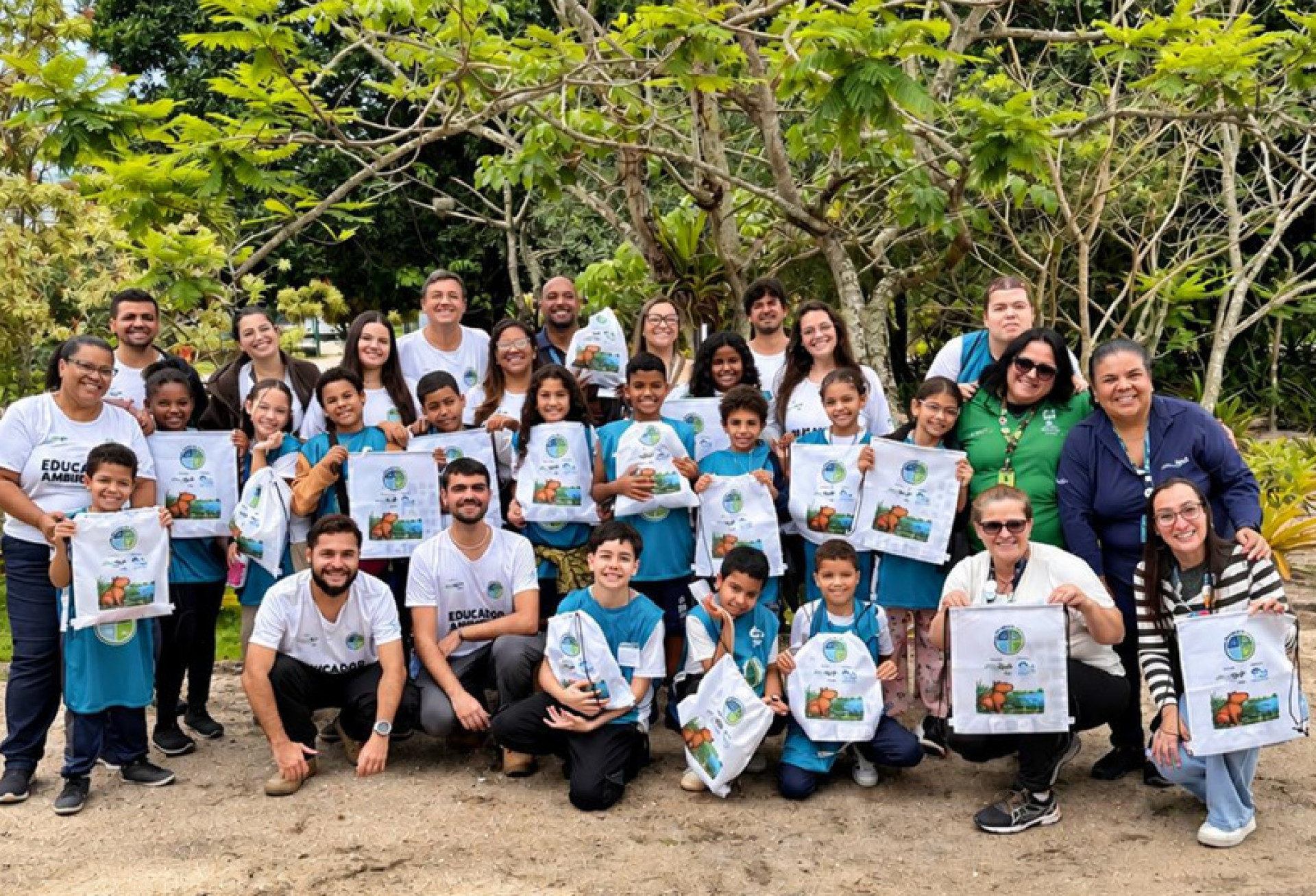 Equipe do projeto SustentA&ccedil;&atilde;o, parceiros e alunos da E. M. Italo Zappa - Divulga&ccedil;&atilde;o