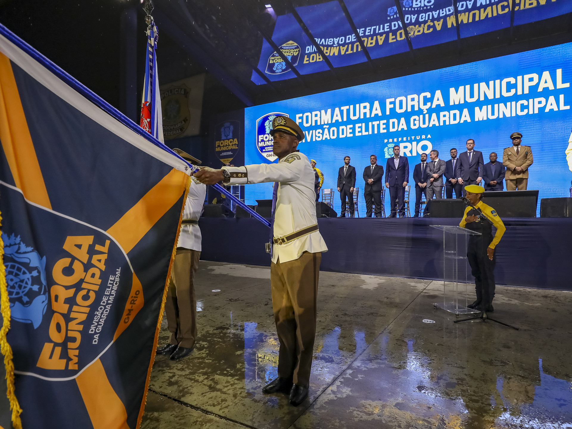 Cerimônia de mais de 300 agentes aconteceu nesta quarta-feira (30) - Divulgação / Prefeitura do Rio
