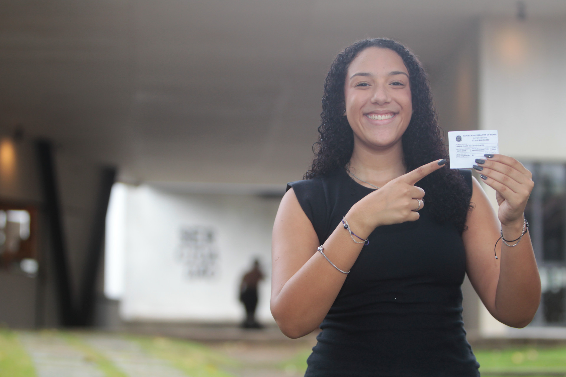 Maria Clara Dias dos Santos, 18 anos, vai votar pela primeira vez nas elei&ccedil;&otilde;es 2026 - Reginaldo Pimenta/Ag&ecirc;ncia O Dia