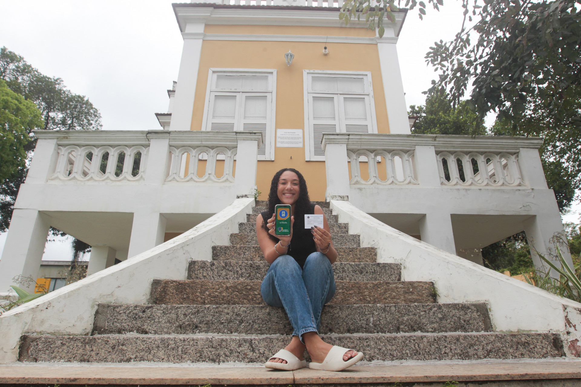 Maria Clara Dias dos Santos, 18 anos, vai votar pela primeira vez nas elei&ccedil;&otilde;es 2026 - Reginaldo Pimenta/Ag&ecirc;ncia O Dia