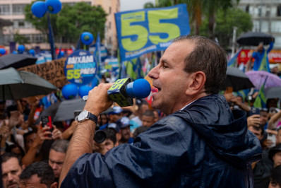 Candidatos do RJ intensificam campanha a dois dias das eleições