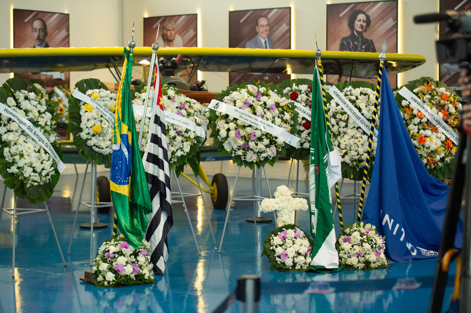 Lito Sousa foi homenageado com várias coroas de flores - Eduardo Martins / Brazil News