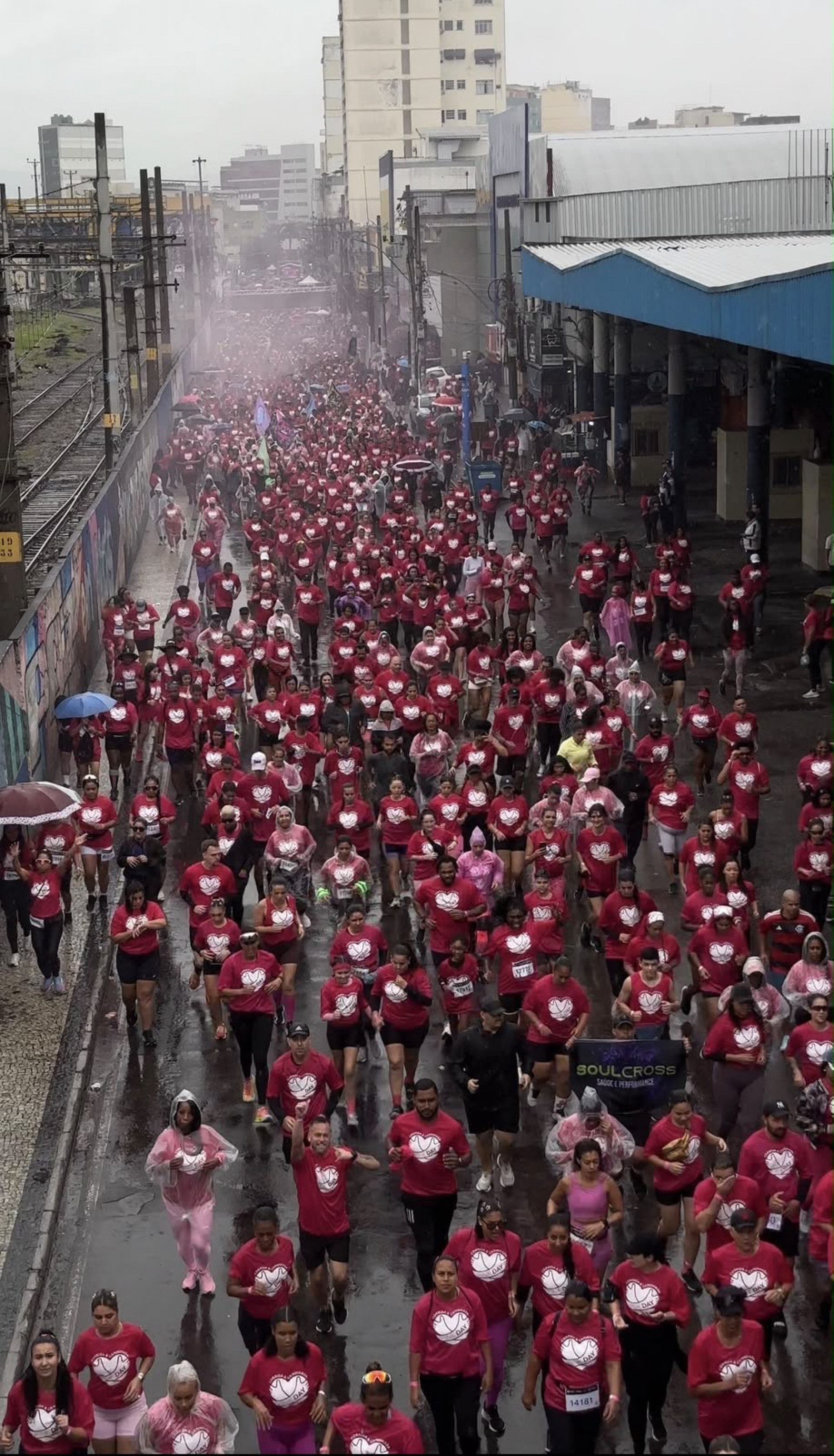 Corrida e caminhada Pink Day reúne mais de 20 mil em Duque de Caxias