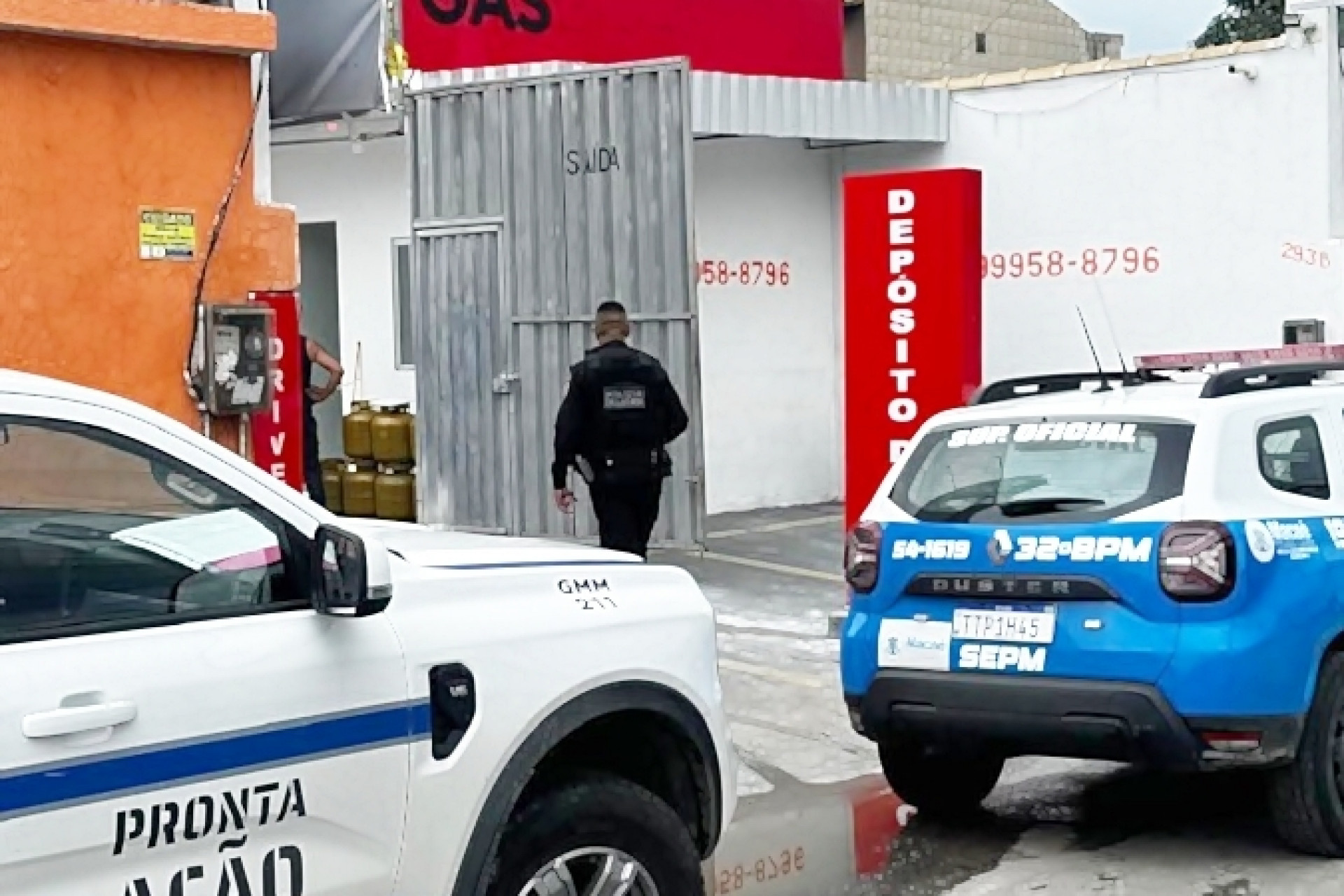 Fiscaliza&ccedil;&atilde;o no Parque Aeroporto verificou documenta&ccedil;&atilde;o de dep&oacute;sitos de g&aacute;s e reuniu agentes municipais e policiais - Foto: Divulga&ccedil;&atilde;o