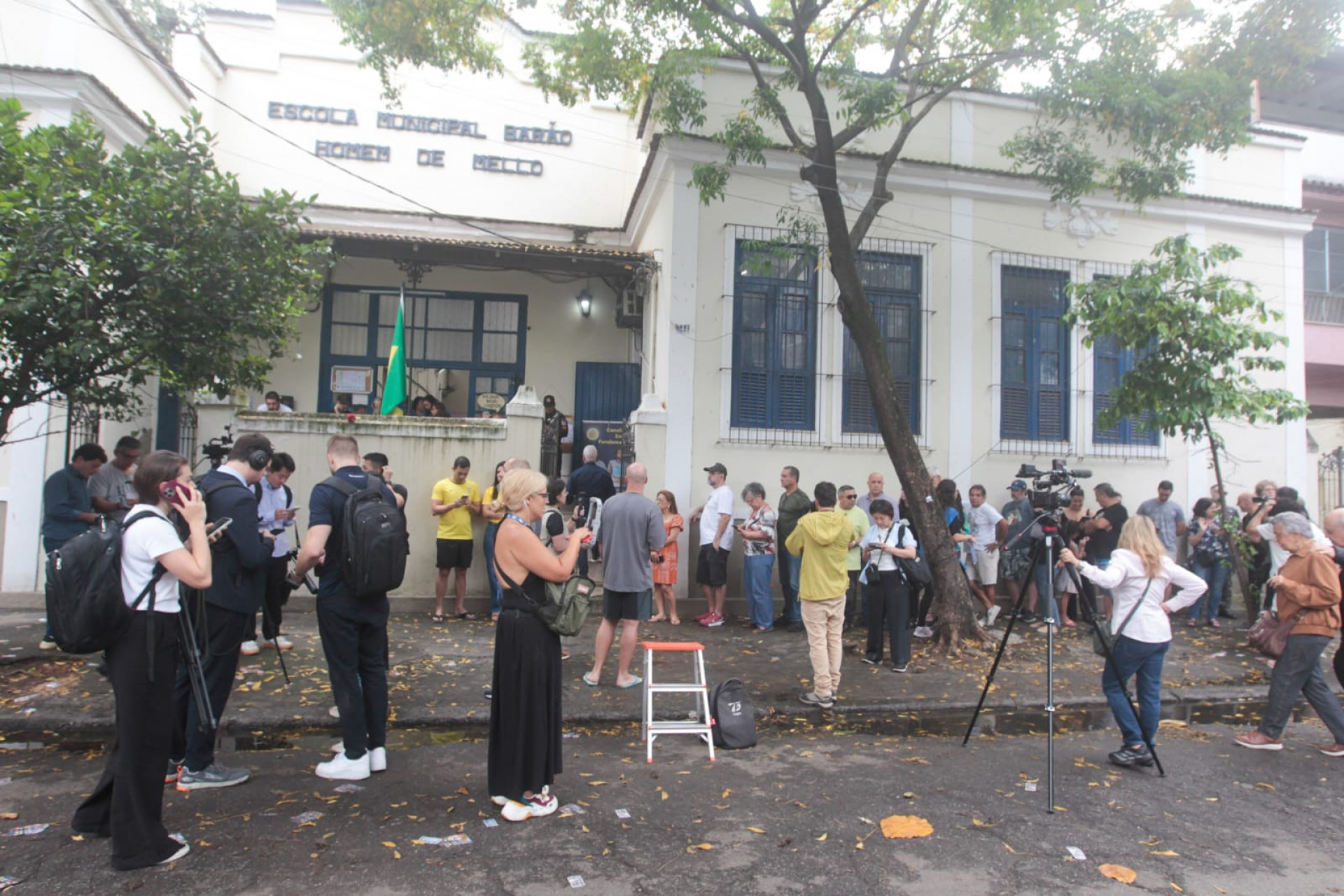 Flávio Bolsonaro votou na Escola Municipal Barão Homem de Mello, em Vila Isabel
- Reginaldo Pimenta / Agência O Dia