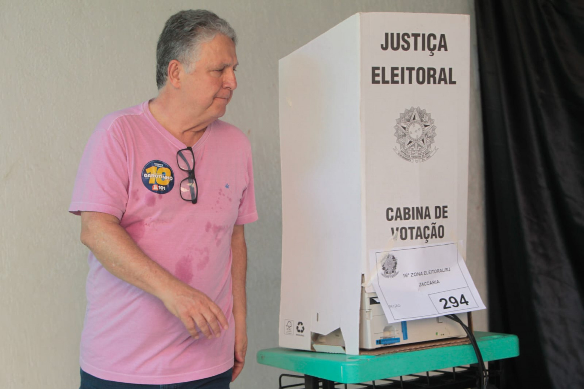Anthony Garotinho (Republicanos) votou no Colégio Santo Antônio Maria Zaccaria, no Catete - Reginaldo Pimenta / Agência O Dia