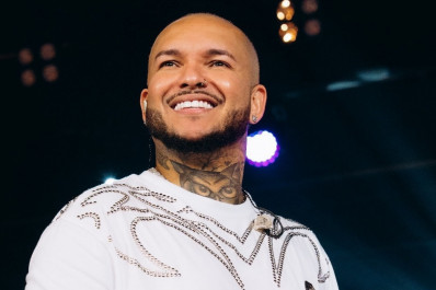 Suel resgata canções que marcaram história em 'Ainda Mais 2002'