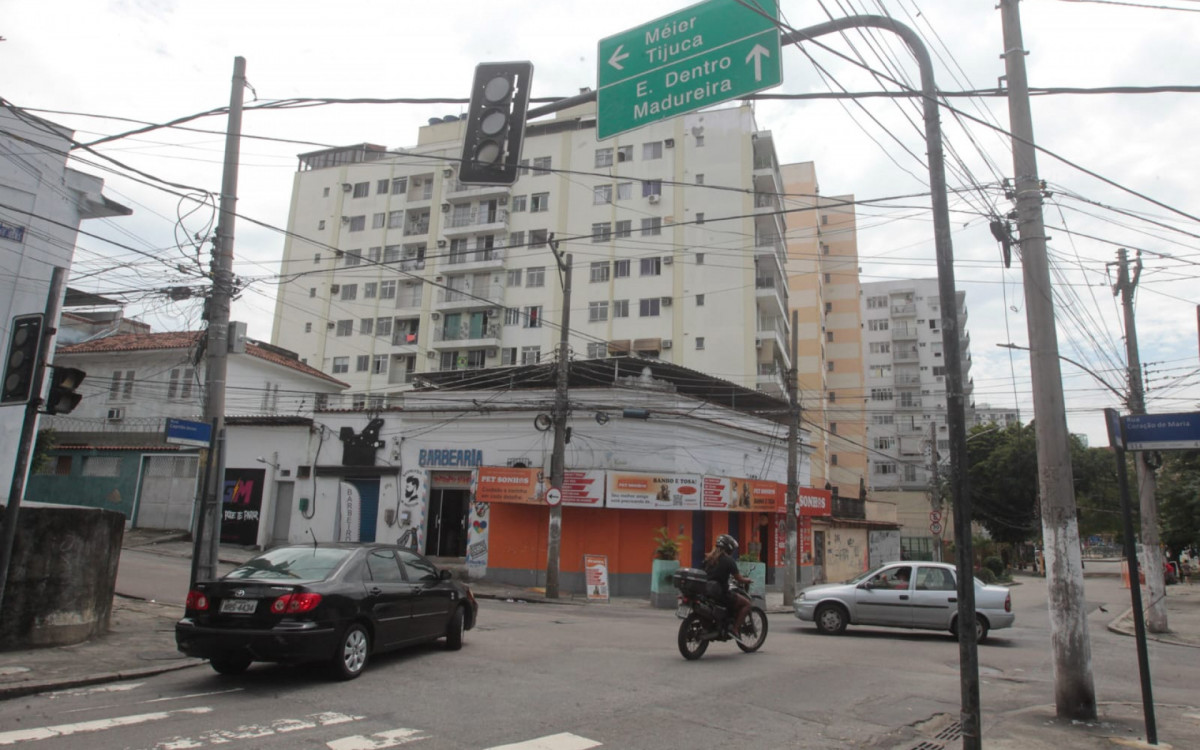 Sinais não funcionaram nesta terça na esquina das ruas Capitão Jesus e Coração de Maria - Reginaldo Pimenta / Agência O Dia