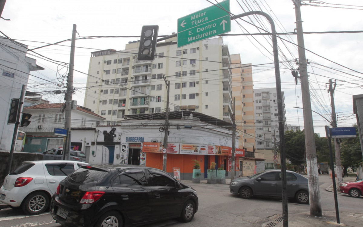 Sinais não funcionaram nesta terça na esquina das ruas Capitão Jesus e Coração de Maria - Reginaldo Pimenta / Agência O Dia